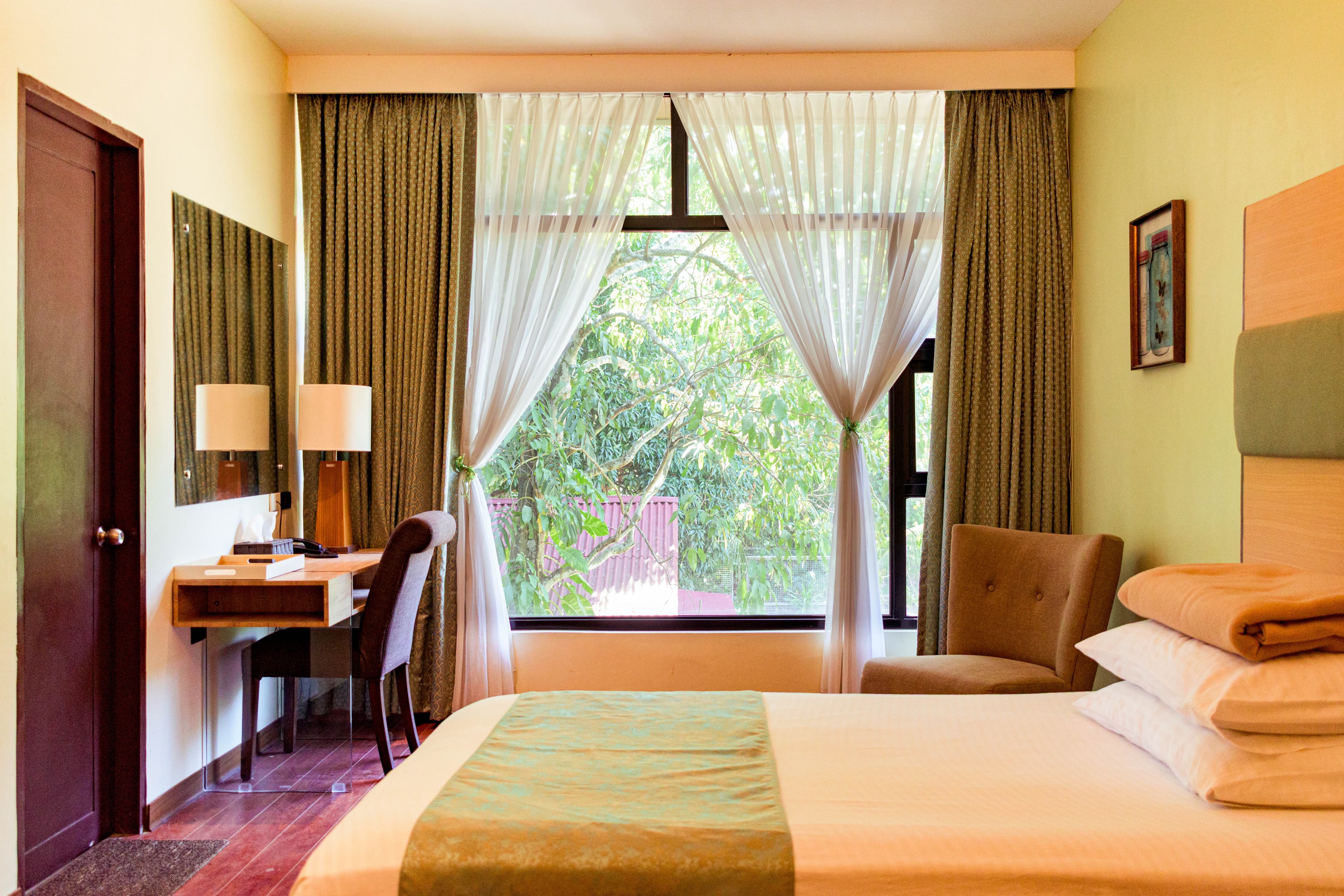 Hotel Rooms — photo 1